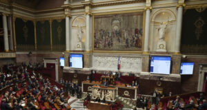 Френският парламент прие специален закон, който да компенсира липсата на бюджет за 2025 г.