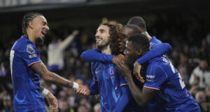 Челси спечели срещу Бернтфорд и вече е само на две точки от първото място