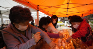 Южнокорейският съд потвърди присъдата на опозиционен лидер, осъден за фалшифициране на документи