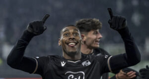 турнир УЕФА Лига на Конференциите – допълнение
                                                                                                Шамрок Роувърс стана първият отбор от Република Ирландия, който преминава в европейските турнири и след Нова година