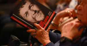 Биографичната книга ''Играещият човек'' на актьора Стефан Мавродиев в съавторство с Огнян Панов, беше официално представена в Младежкия театър ''Николай Бинев''