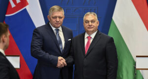 „Политико“: Киев обвинява Словакия, че се облагодетелства от транзита на руски газ