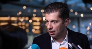 ОБНОВЕНА "Продължаваме промяната" ще вземе решение на Националния съвет дали да преговаря с ГЕРБ-СДС за съставяне на правителство, каза Кирил Петков