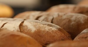 "Без хляб не може" - по-високата цена от началото на годината свила потреблението, но временно