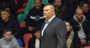 "Спечелихме борбата, направихме над 25 асистенции, но още има какво да надграждаме", заяви наставникът на Черно море Тича Васил Евтимов