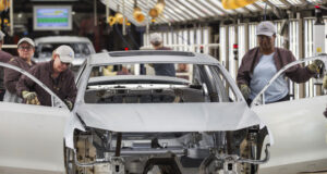 Автомобилни заводи в Европа и Северна Америка са застрашени от затваряне през 2025 г., пише "Гартнър" в доклад