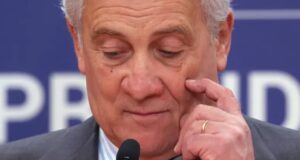 АНСА: ЕС трябва да купува стоки от САЩ, за да избегне търговска война с Тръмп, заяви Антонио Таяни