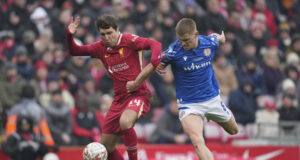 Арне Слот похвали футболистите на Акрингтън Стенли след победата на Ливърпул в ФА Къп