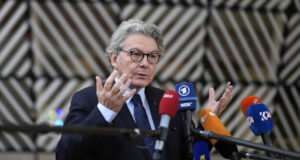 Бившият еврокомисар за вътрешния пазар получи разрешение от Брюксел да е съветник на "Банк ъв Америка"