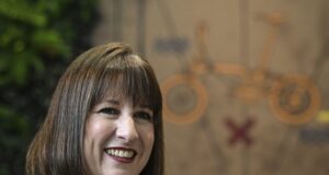 Британското правителство е готово да разгледа предложенията за митническо сближаване с ЕС, заяви финансовият министър Рейчъл Рийвс