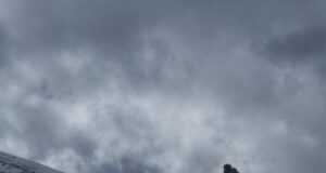 В планините е студено и е намалена видимостта, туристите да се съобразяват със зимните условия, посочиха от Планинската спасителна служба на БЧК