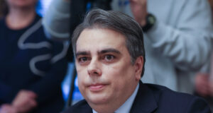 Няма заложени "бомби", дефицитите и разходите се правят година за година, коментира Асен Василев