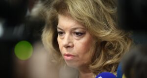 ОБНОВЕНА Вицепрезидентът Илияна Йотова се надява с избора на редовно правителство политическата криза да е приключила