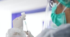 Втора жена с поставен ботокс е приета в болница "Пирогов"
                                                                                                Здравното министерство: Инжектиране на ботулинов токсин, на филъри, химичен пилинг и прилагане на лифтинг се извършва в лечебни заведения от медици