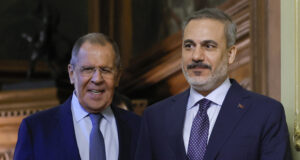 Външните министри на Турция и Русия обсъдиха ситуацията в Сирия и Украйна в телефонен разговор