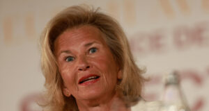 Германката Ирис Кноблох остава президент на филмовия фестивал в Кан до 2028 г.