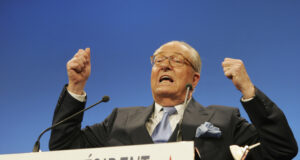 Гробът на Жан-Мари Льо Пен бе поруган