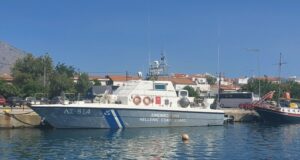 Десетки мигранти слязоха на гръцки остров в Егейско море