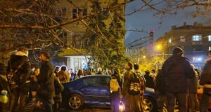 Десетки музиканти и жители на столичния квартал „Лагера“ се събраха на протест пред сградата на „Балкантон“