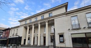 Драматичен театър Ловеч гостува на врачанското читалище с постановката „Българи от старо време“