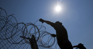 ЕС обсъжда решения на проблемите с миграция, включително чрез мигрантски центрове в трети страни