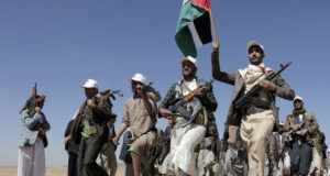 Йеменските бунтовници хуси обявиха, че ще ограничат нападенията си в Червено море