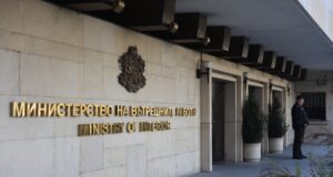 КЗК образува открито производство срещу МВР заради решение за доставка на автомобилни гуми