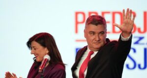 Кандидатите за президент на Хърватия Зоран Миланович и Драган Приморац се изправят един срещу друг в телевизионен дебат днес