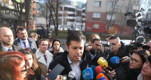 Кирил Петков