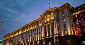 Кончината на архимандрит Амвросий е огромна загуба за българската духовност, посочиха от Министерския съвет