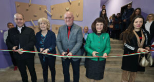 Министър Галин Цоков откри нов физкултурен салон в Професионалната гимназия "Княгиня Евдокия" и направи първа копка за разширението й