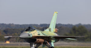 Министърът на отбраната Атанас Запрянов ще приеме в САЩ първия български изтребител F-16 Block 70