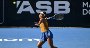 Наоми Осака и Клара Таусон ще спорят за титлата на турнира по тенис в Оукланд