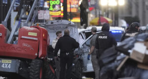 Нападателят от Ню Орлиънс, който се вряза с пикап в множество от хора, е бил убит при престрелка с полицаи