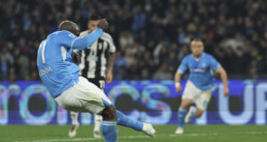 Наполи нанесе първа загуба на Ювентус за сезона и се утвърди на върха в Серия А