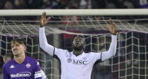 Наполи спечели убедително като гост на Фиорентина и излезе еднолично начело в класирането на Серия А