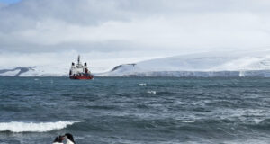 Научноизследователският кораб „Св. св. Кирил и Методий“ се подготвя да продължи товаро-разтоварната дейност