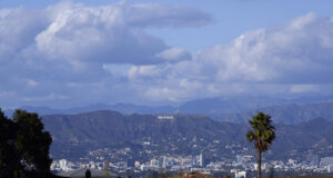 Нов горски пожар избухна в Лос Анджелис, този път в "Холивуд Хилс", съобщи пожарната