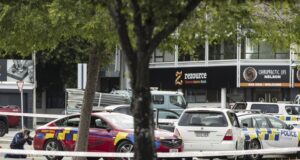 Новозеландска полицайка почина, след като бе блъсната от кола по време на дежурство в новогодишната нощ