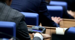 ОБНОВЕНА Депутатите приеха на първо четене и трите законопроекта за промени в Закона за съдебната власт