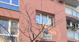 Обзор
                                                                                                Момче на 14 години от Плевен, пушило вейп с хексахидроканабиол, загина след падане от седмия етаж, тече проверка на прокуратурата и КЗП