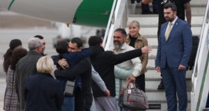 Обзор
                                                                                                Освободените моряци от екипажа на кораба „Галакси Лийдър“ се прибраха в България