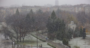 Общо 180 снегорина почистват улиците на София