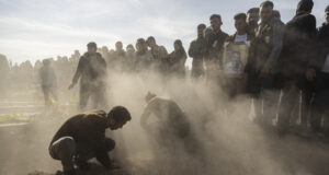 Офанзивата в Сирия ще навреди на евентуалния мирен процес с кюрдите в Турция, заяви представител на турската прокюрдска партия