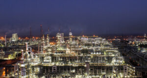 ПТИ: Индия ще продължи да купува руски суров петрол, ако се предлага с отстъпка, заяви индийският министър на петрола и газа