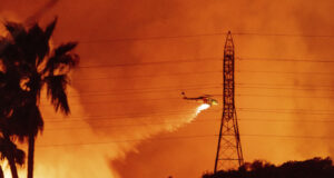 Папата изрази солидарност с пострадалите от пожарите в Калифорния