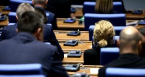 Парламентът включи в седмичната си програма изслушване на министрите на външните работи и на транспорта, както и на председателя на ДАНС по казуса с кораба "Вежен"