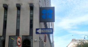 Петролът на ОПЕК остава над 76 долара за барел