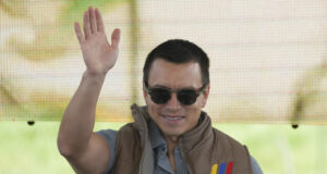 Президентът на Еквадор повери функциите си на временната вицепрезидентка в разгара на предизборната кампания