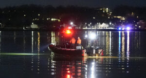 Пътнически самолет и хеликоптер се сблъскаха на 5 км от Белия дом